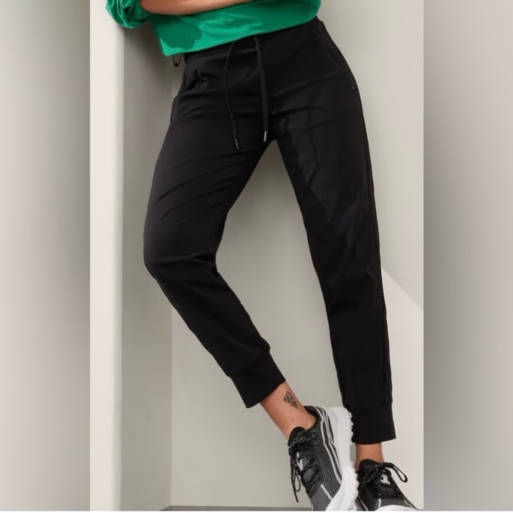 Athleta Women's Trekkie North Black Jogger Outdoor Hiking Athletic Pants Size 8